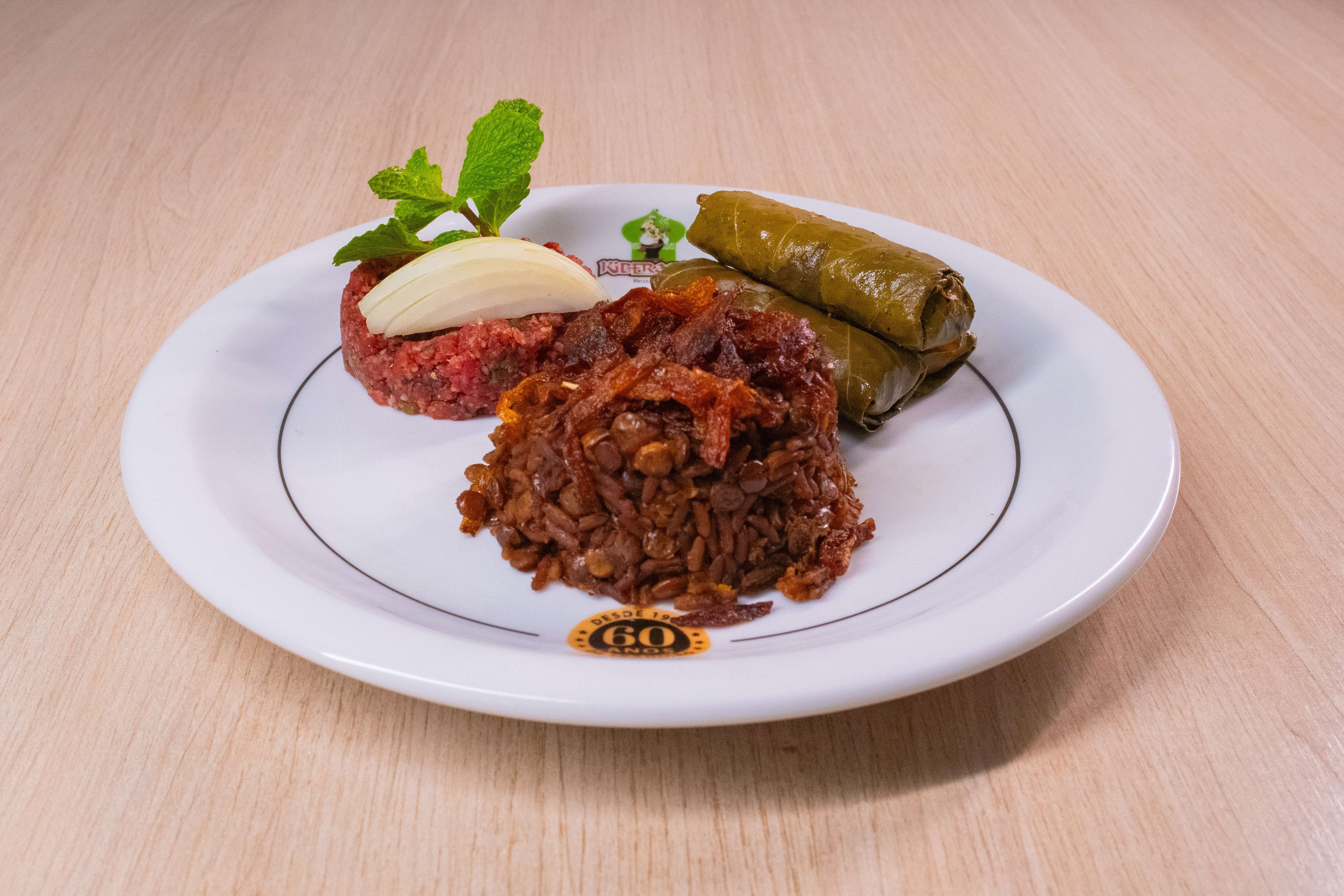 Charuto de Uva, Kibe Cru e Arroz com Lentilha